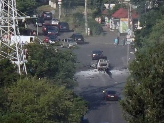 В Киеве взлетел на воздух автомобиль, есть пострадавшие